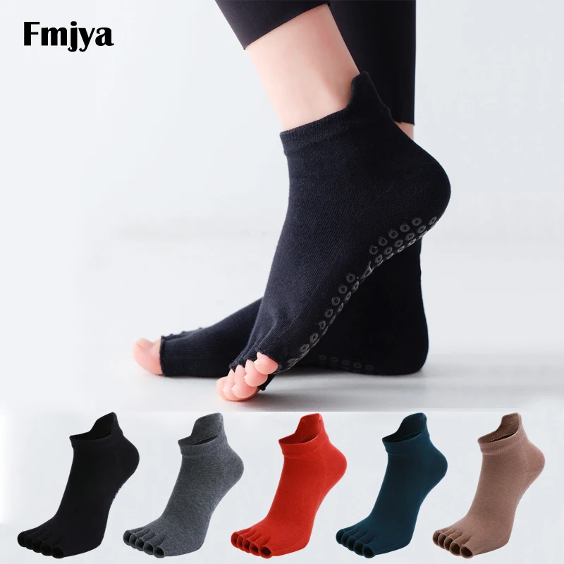 S89bff7febab24322b1de6f38bc6cc79ea.webp Yoga Socks Half Toe Anti-Slip Silicone Grip Breathable Cotton